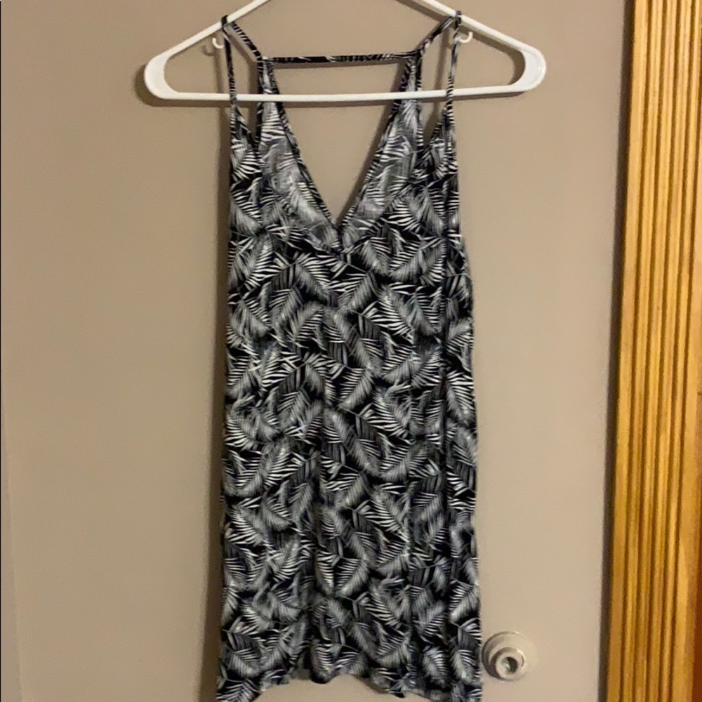 Sleeveless shirt.